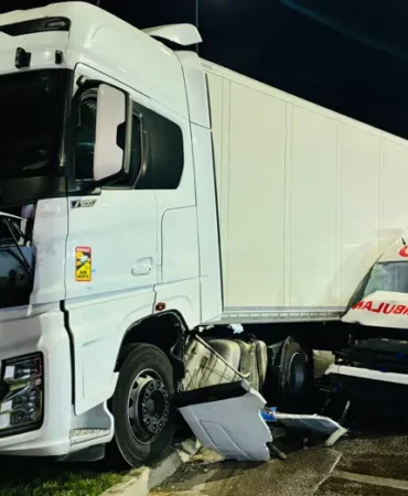 Hasta-tasiyan-ambulansla-tir-carpisti-6-yarali-featured
