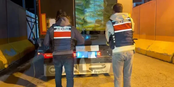 İhbarla takibe alınan TIR’dan 333 kilogram skunk çıktı