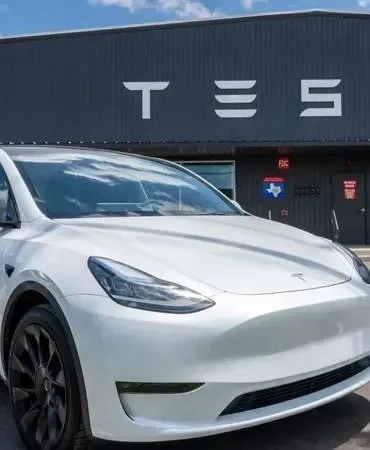 Ikinci-el-Tesla-icin-liste-fiyatinin-uzerinde-ilan-veren-saticiya-ceza-featured
