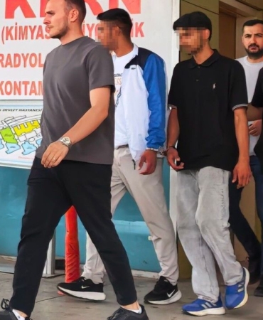 Inegol8217de-iki-kisi-genci-tekme-tokat-darp-edip-kolyesini-gasp-etti-featured