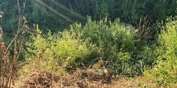 İnegöl’de şarampole yuvarlanan genç kadın motosikletçi yaralandı