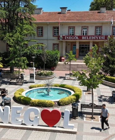 Inegolde-eski-belediye-binasi-genclik-merkezi-oluyor-featured
