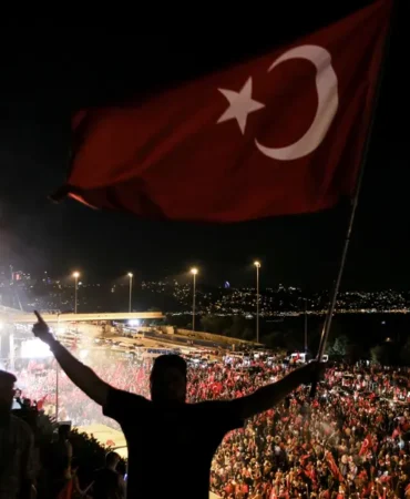 Irade-ve-zaferin-10.-yil-donumu-Turkiye-tek-yurek-15-Temmuz8217da-featured