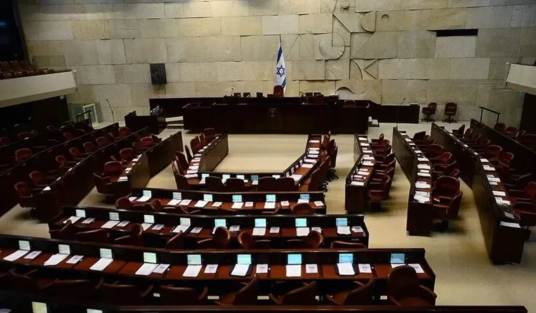 Israil-Meclisinde-vekiller-birbirine-girdi-tasari-reddedildi-featured