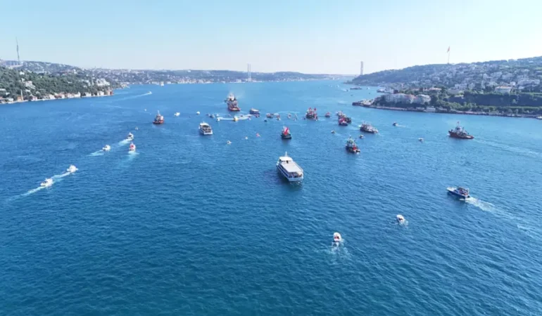 Istanbul-Bogazi8217nda-253-Gemiyle-15-Temmuz-Anisina-Deniz-Korteji-featured