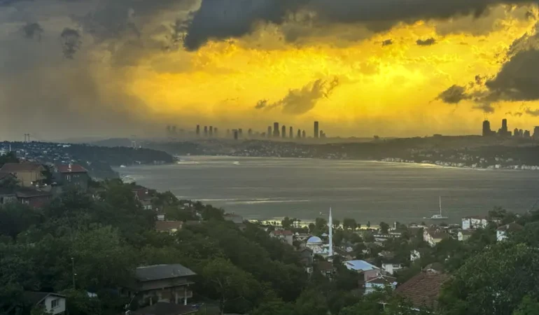 Istanbul-dahil-11-ilde-sari-alarm-Meteoroloji-kuvvetli-geliyor-featured