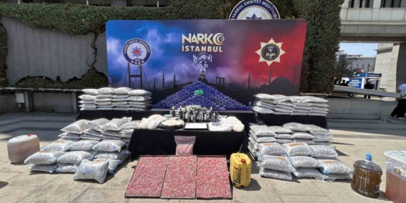 İstanbul’da son iki haftada 80 şüpheli yakalandı, 1 ton uyuşturucu sergileniyor