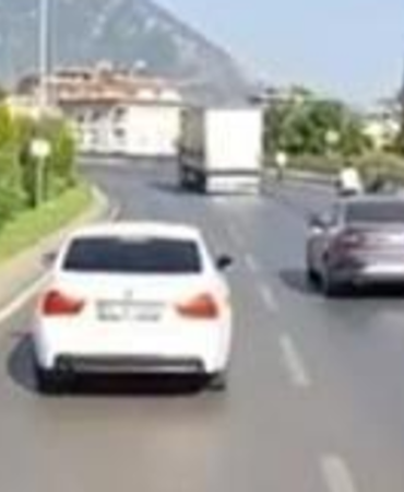Itfaiyeye-yol-vermeyen-surucuye-ceza-ve-arac-trafikten-men-edildi-featured