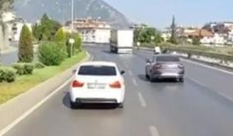 Itfaiyeye-yol-vermeyen-surucuye-ceza-ve-arac-trafikten-men-edildi-featured