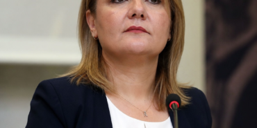 Izmit-Belediye-Baskani-Fatma-Kaplan-Hurriyet-gecici-gorevden-alindi-openai-image