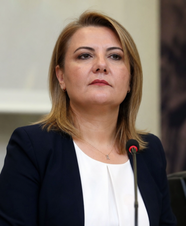Izmit-Belediye-Baskani-Fatma-Kaplan-Hurriyet-gecici-gorevden-alindi-openai-image