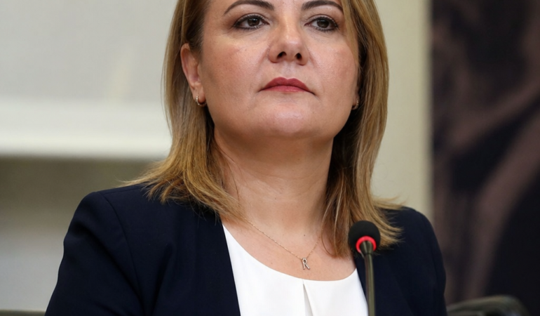 Izmit-Belediye-Baskani-Fatma-Kaplan-Hurriyet-gecici-gorevden-alindi-openai-image