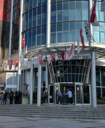 Izmit-Belediyesi8217ne-operasyon-Baskan-ve-esi-dahil-31-gozalti-featured