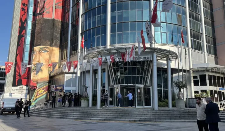 Izmit-Belediyesi8217ne-operasyon-Baskan-ve-esi-dahil-31-gozalti-featured