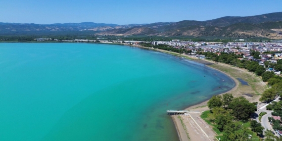 İznik Gölü Turkuaza Büründü: Ziyaretçiler Büyülendi