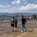 Iznik-Golu8217ndeki-iskelenin-karada-kalmasi-cocuklara-futbol-sahasi-oldu-featured