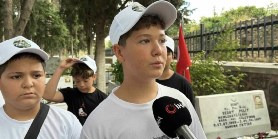 İznik’te çocuklardan büyük vefa: Şehitlik güllerle donatıldı