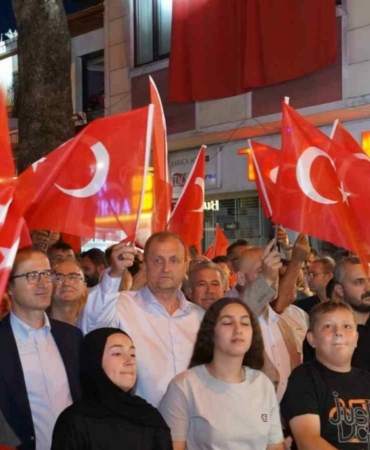 Iznikliler-Milli-Irade-Meydani8217nda-10.-yil-coskusunu-yasadi-featured