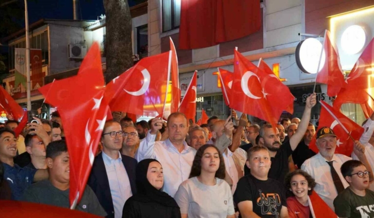 Iznikliler-Milli-Irade-Meydani8217nda-10.-yil-coskusunu-yasadi-featured