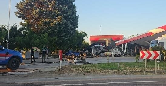 İznik’te kömür yüklü tır akaryakıt istasyonuna daldı, 1 ölü