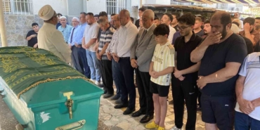 Kalp-kriziyle-yasamini-yitiren-ogretmen-son-yolculuguna-ugurlandi-featured