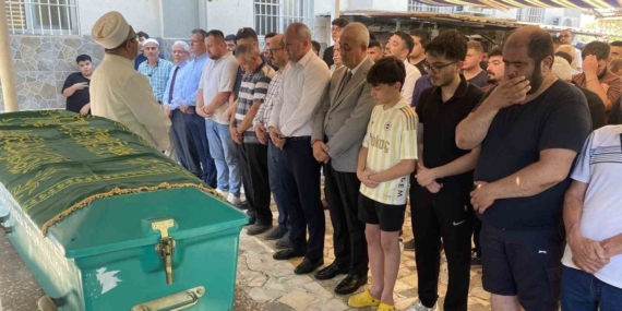 Kalp-kriziyle-yasamini-yitiren-ogretmen-son-yolculuguna-ugurlandi-featured