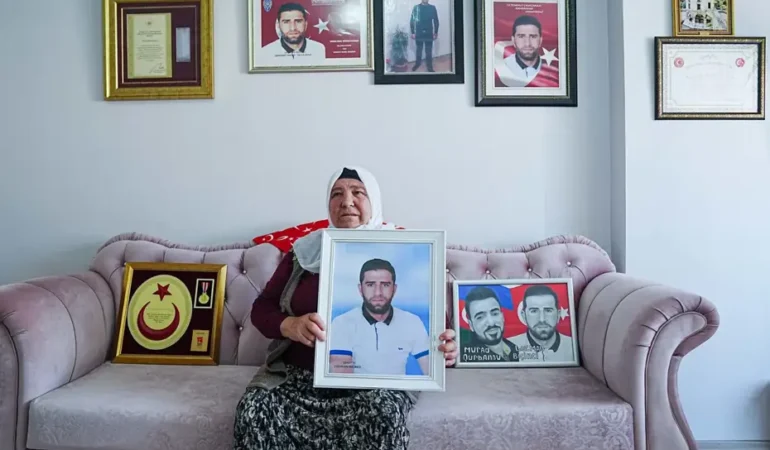 Kiz-cenazesini-beklerken-15-Temmuz8217da-oglu-sehit-oldu-featured
