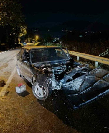 Kontrolden-cikan-arac-refuje-carpip-surucuyu-yaraladi-featured