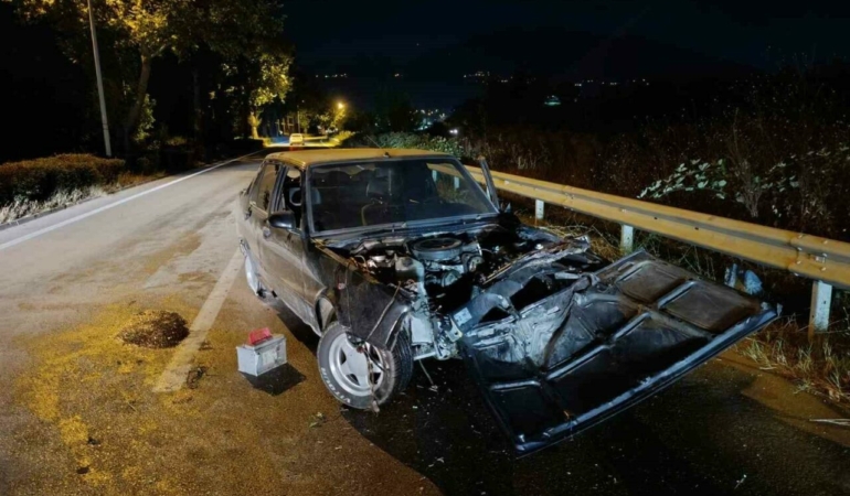 Kontrolden-cikan-arac-refuje-carpip-surucuyu-yaraladi-featured