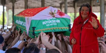 Konya8217nin-Kirmizili-Kadini-Son-Yolculuguna-Ugurlandi-featured