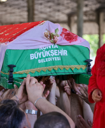 Konya8217nin-Kirmizili-Kadini-Son-Yolculuguna-Ugurlandi-featured