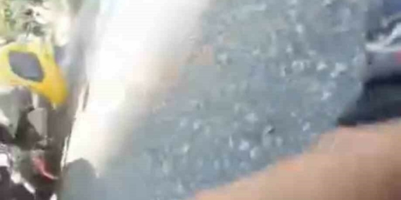 Kör noktadaki yayaya motosiklet çarptı, anlar kask kamerasında