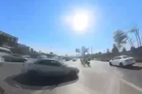 Korkunc-kaza-Kontrolsuz-yan-yola-giren-otomobil-motosiklete-carpti-featured