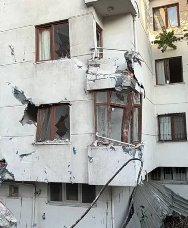 Kucukcekmece8217de-yikim-aninda-bina-yan-apartmana-dayandi-featured