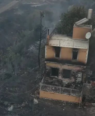 Kumluca8217da-orman-yanginiyla-mucadele-suruyor-50-hane-tahliye-edildi-featured