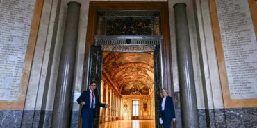 Louvre8217daki-Apollo-Galerisi-yeniden-acildi-featured