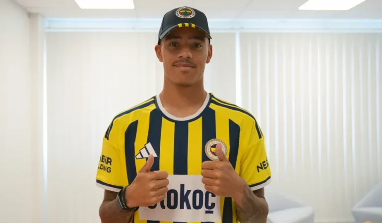 Mason-Greenwood-Fenerbahce-icin-Istanbul8217da-coskulu-karsilandi-featured