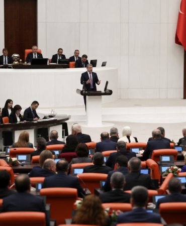 Meclis-onayladi-En-dusuk-emeklilik-ayliginda-artis-uygulaniyor-openai-image