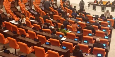 Meclis8217te-24-yil-sonrasi-ilk-adim-Yeni-Parti-kuruldu-CHP8217nin-yeri-degisti-featured