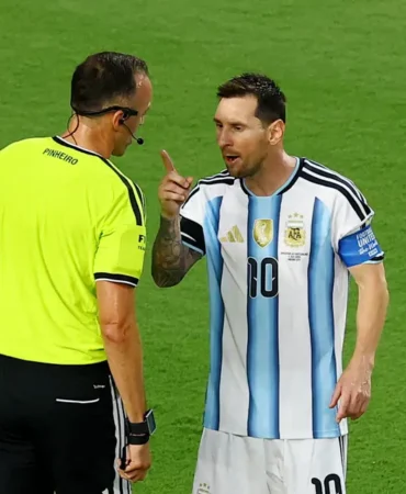 Messi-Portekizli-hakeme-ofkesiyle-tartisti-8220Benimle-duzgun-konus8221-featured