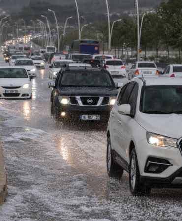 Mudanya-Yolunda-Dolu-ve-Saganak-Trafigi-Siddetlendi-kai
