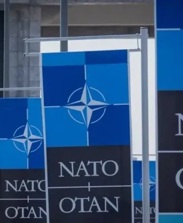 NATO-Zirvesi-yaklasirken-buyukelcilerden-ard-arda-dayanisma-mesajlari-featured