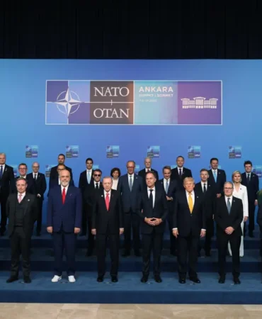 NATO-Zirvesi8217nde-Tek-Spor-Ayakkabi-Dikkati-Cekti-featured