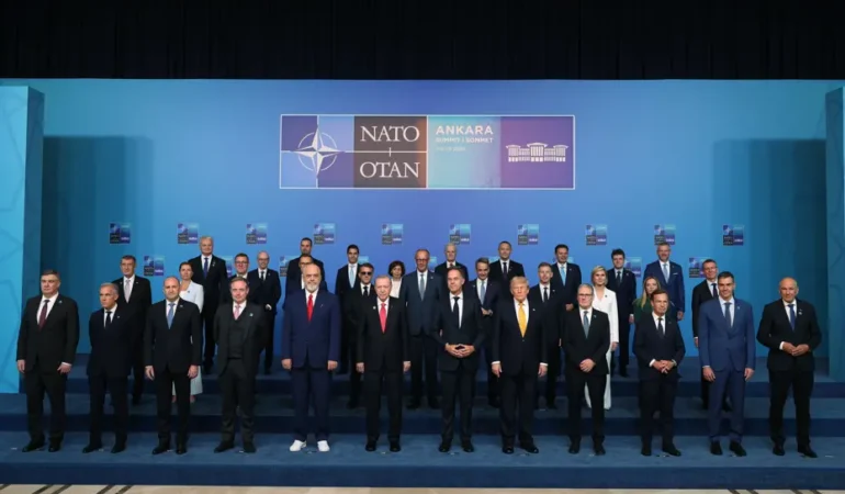 NATO-Zirvesi8217nde-Tek-Spor-Ayakkabi-Dikkati-Cekti-featured