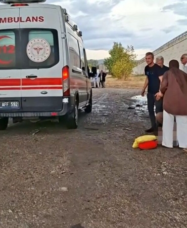 Nilufer8217de-koprulu-kavsakta-kontrolden-cikan-otomobil-beton-duvara-carpti-3-olu-2-agir-yarali-featured