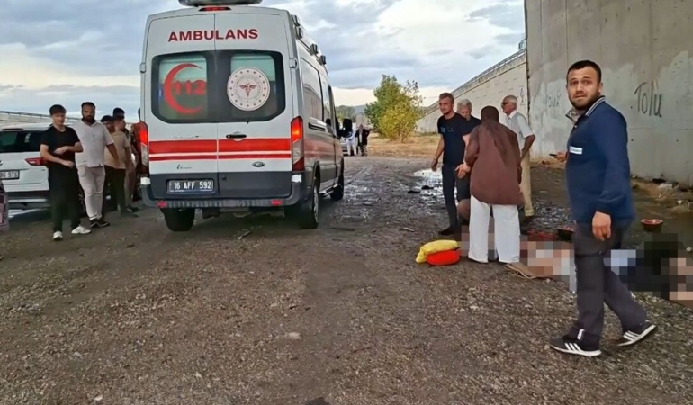 Nilufer8217de-koprulu-kavsakta-kontrolden-cikan-otomobil-beton-duvara-carpti-3-olu-2-agir-yarali-featured