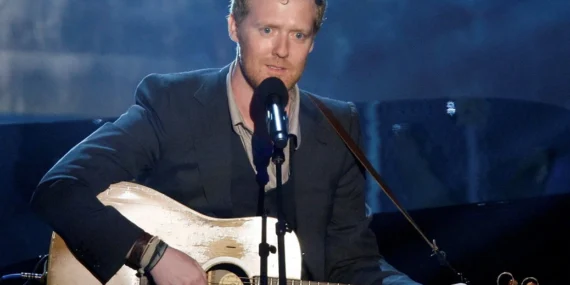 Oscar-odullu-Glen-Hansard-Dublin8217de-motosiklet-kazasinda-hayatini-kaybetti-featured