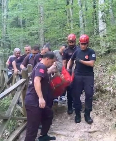 Oylat-Selalesi8217nde-dusen-kadin-ekiplerin-calismasiyla-kurtarildi-featured