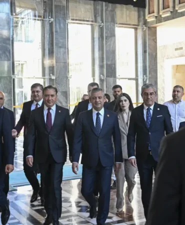 Ozgur-Ozel-ve-kadrosu-yeni-parti-icin-ilk-somut-adimi-atti-featured