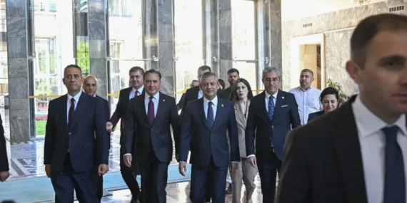 Özgür Özel ve kadrosu yeni parti için ilk somut adımı attı